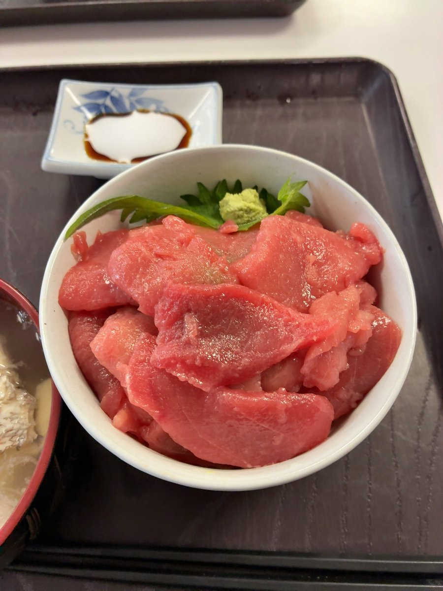 kabesan0223's tweet photo. やまがた隠れ食堂さん
本まぐろ丼(赤身・中トロ)
庄内産ヒラメ・鯛の潮汁付き
まぐろいっぱいで美味しかったです〜ご馳走様でした🙏 https://t.co/VY79EgHqBU