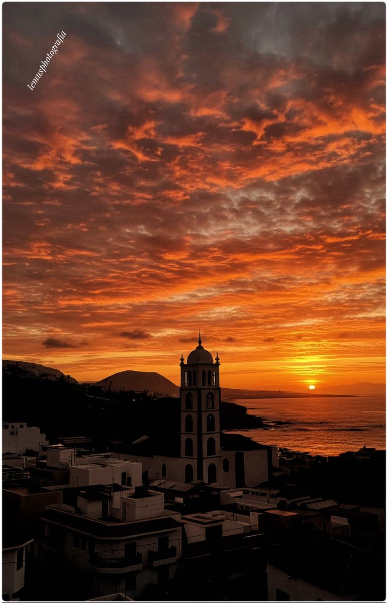RodriguLemus's tweet photo. GARACHICO..Atardecer de Abril..TENERIFE https://t.co/UylDjOhAFR