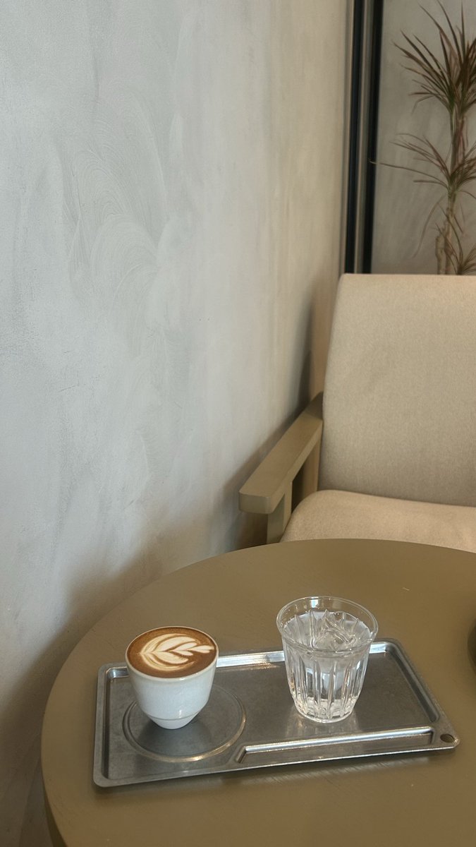 f31764's tweet photo. حرفيا صايره انتظر نهاية الأسبوع عشان ه الجلسة مع كتابي المفضل💗 https://t.co/ReVy2qXyZL