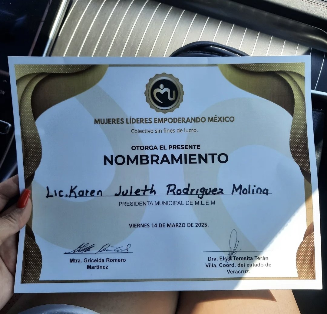 Juliethlyn's tweet photo. Hoy tuve una excelente tarde con estas mujeres guerreras, Fuertes y sobre todo compartir el mismo trabajo de años con amor y el poder ayudar en nuestra asociación civil junto con mi querida Elena de Mujeres empoderadas y Edith Cervantes.
Hoy tuve el honor de este reconocimiento. https://t.co/FTQXFDEzTC