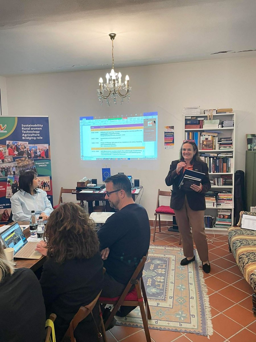 BatthyanyS's tweet photo. Grapes of Change in Budapest 🍇

The UHW had the honour of hosting the international partner meeting of the Grapes of Change: Tackling Violence in Wine Supply Chains European project in Budapest, bringing together more than 10 organizations. 🙏 https://t.co/Q7KoBlLVay