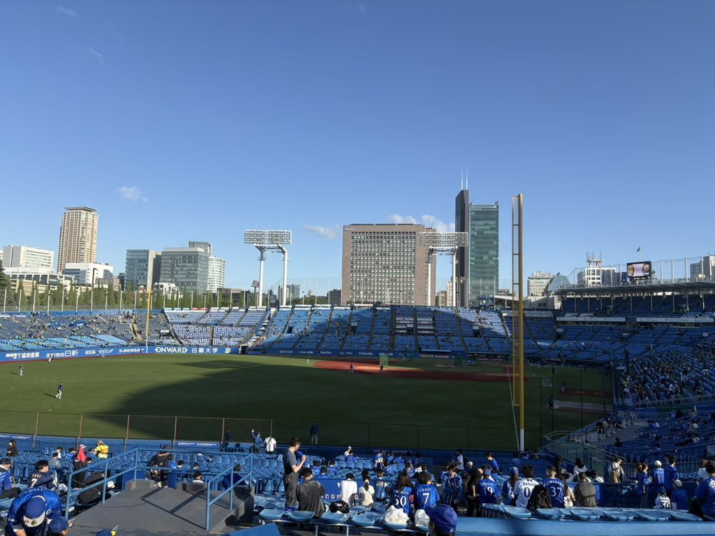 N5Haxukmbo27oFZ's tweet photo. 今日は神宮に毒味さんを連れてきたよん！
一緒に全力応援だ！

#どくみーむ https://t.co/Uay7EazUB0