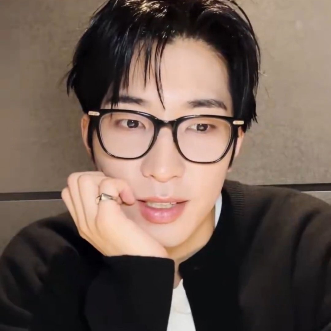 jeononutime's tweet photo. tears in my eyes i miss wonwoo so much https://t.co/sHZfRGHKAA