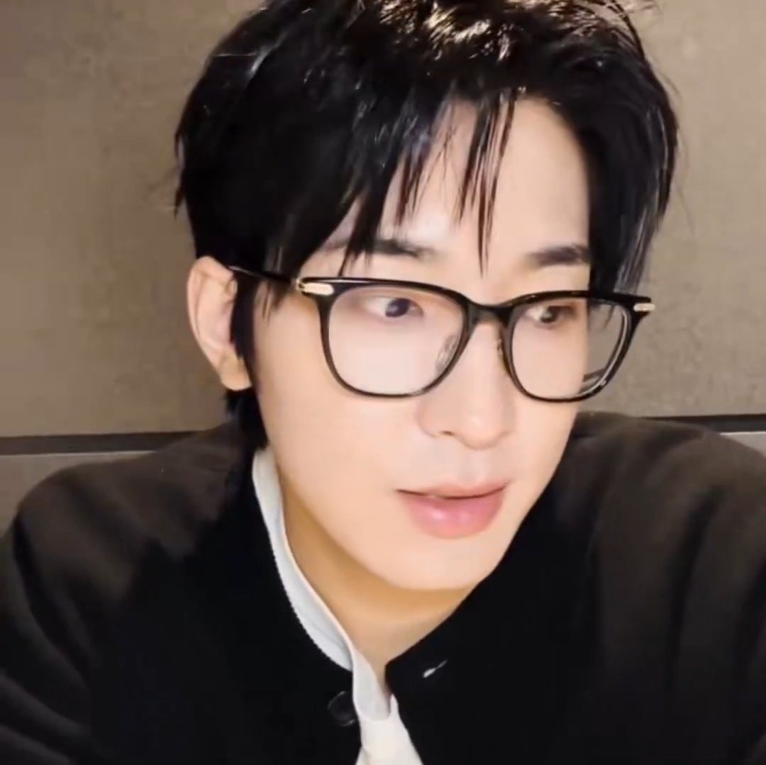 jeononutime's tweet photo. tears in my eyes i miss wonwoo so much https://t.co/sHZfRGHKAA