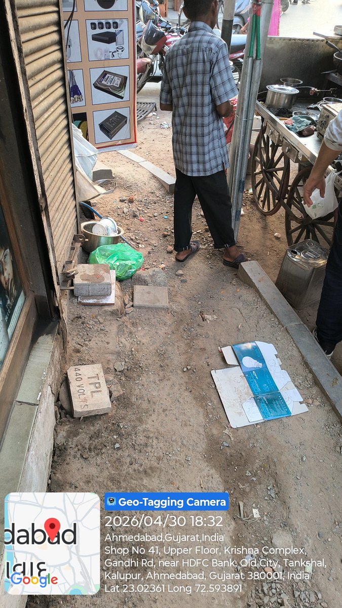 kmmodi786's tweet photo. @AMC_Complaints H.NO-641/1, દીપક શાહ શાંતિનિકેતન ચશ્માવાળા
બાલા હનુમાન ફૂટપાટ કોન્ટ્રાક્ટ પદ્ધતિથી નવી બનાવેલ છે જેમાં બાલા હનુમાન પાસે ફોટા વાળી જગ્યાની ફૂટપાટ જ છેલ્લા દોઢ બે મહિનાથી બનાવેલ નથી અધુરી રાખેલ છે બાકી આગળ પાછળનું બધું કામ સંપૂર્ણ કરેલ છે.મોબી9662937138 https://t.co/KvQyLkD1pD