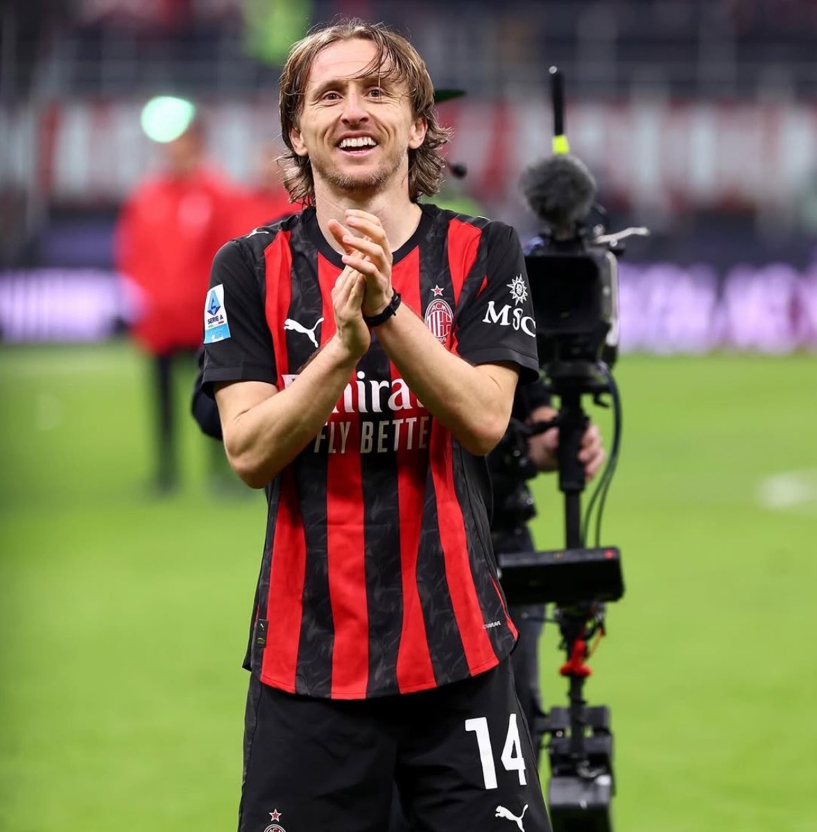 theMilanZone_'s tweet image. ✍🏻 Luka #Modric verso il rinnovo con il #Milan. L’unica alternativa sarebbe l’addio al calcio, ma il croato non vuole chiudere con l’infortunio e senza giocare la Champions League con Max #Allegri. Tutto il club gli è vicino. 

Non ci sono accordi da prendere: esiste una clausola
