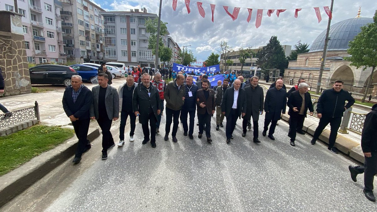 TÜRK-İŞ tweet media