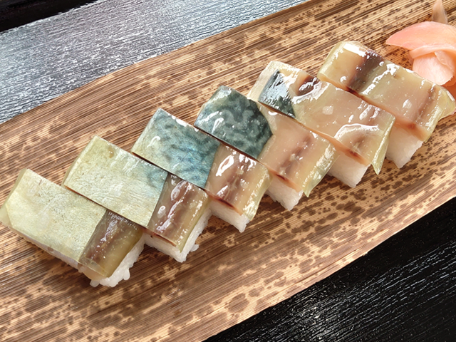 kamesushi24's tweet photo. できたてのお寿司が、地元で過ごすGWをやさしく彩ります。
ご予算や内容のご相談も、どうぞお気軽にお声かけください。

🔗 詳細はこちら
🌐 亀鮨ホームページ
https://t.co/rVyuYogvOe

📞 ご注文方法
• お電話：0979-24-8300
• LINE注文：@579hiukq
• 店頭受付：その場でご相談いただけます
🏠 店舗情報
〒871-0026
大分県中津市大字高瀬41-1
🐢 亀鮨について（テイクアウト＆デリバリー専門）
創業49年。
焼さば寿司をはじめ、
にぎり寿司・巻寿司・箱寿司・ちらし寿司・すし丼・いなり寿司・仕出し弁当など
幅広く取り扱っています。
🚗 駐車場
• 店舗前：1台
• からあげ もり山さん駐���場内：2台
• 従業員駐車場：空きスペースに1〜3台
🚙 デリバリー（有料）
330円／550円／880円／1100円／2200円
※ご注文金額・エリアにより無料配送あり
※詳細はホームページ、またはお電話でご確認ください
【配送エリア】
中津市・上毛町・吉富町・豊前市・宇佐市（一部）