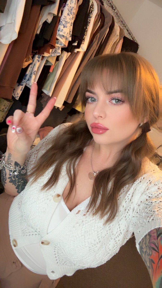 British_LillyGreyX tweet media