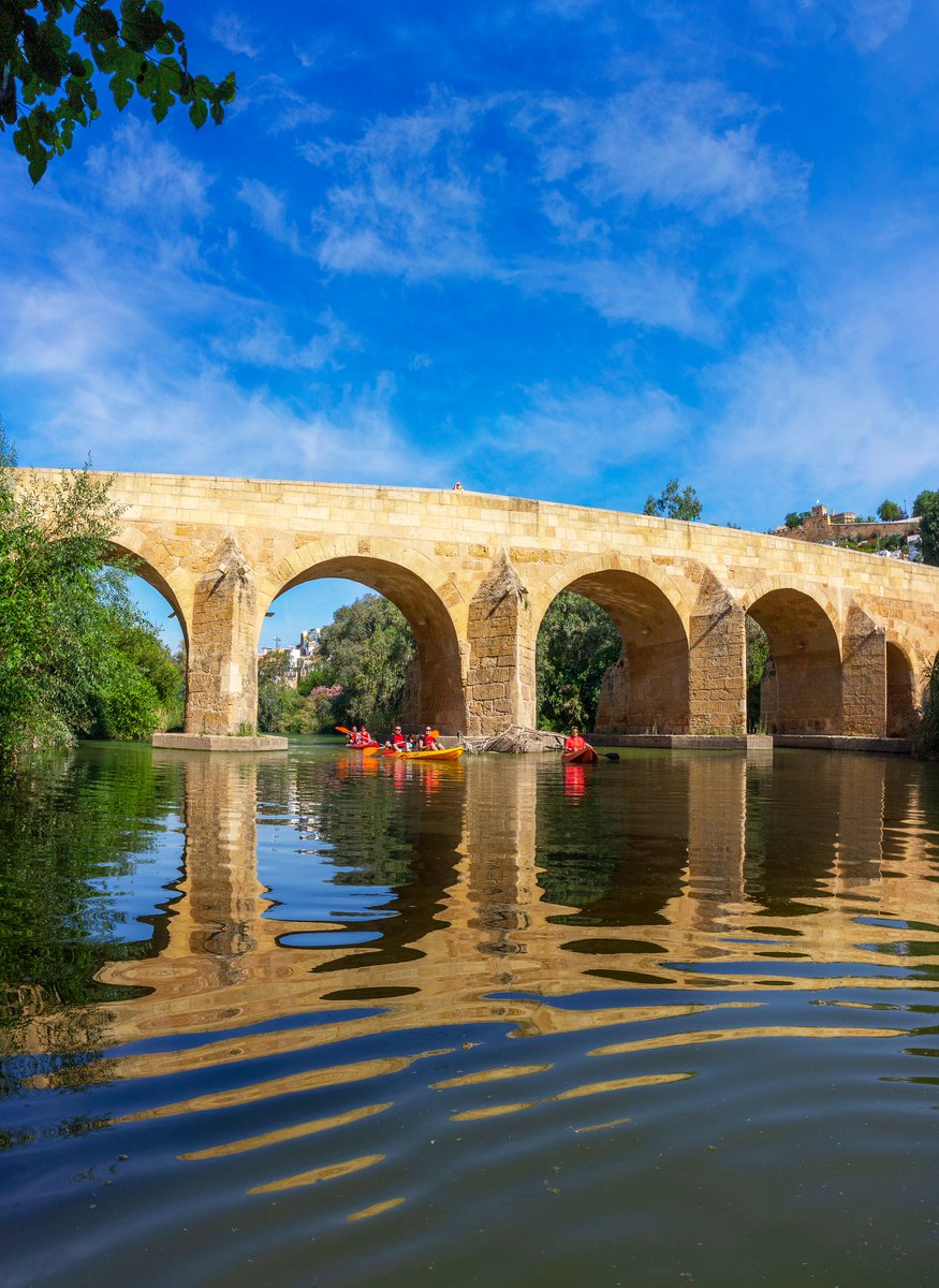 turismoguadaira's tweet photo. 📍¿Todavía no conoces Alcalá de Guadaíra?😯

A un paso de Sevilla, disfruta de un entorno único donde el patrimonio histórico se funde con la naturaleza en plena cornisa de los Alcores. 📜🏰💦🌳 https://t.co/syaD6PNpbi