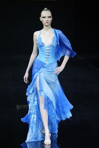 celestial_art_'s tweet photo. Zuhair Murad Spring 2003 Couture https://t.co/ZzX4H026bm