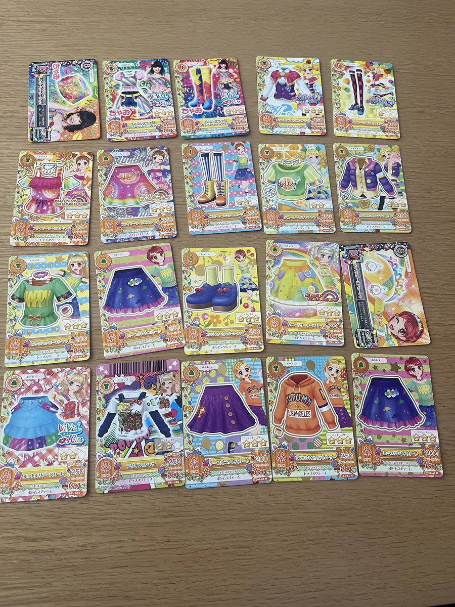 th_nk99's tweet photo. アイカツカード　交換　買取

譲:画像のもの

求:買取、交換

状態悪いものもあります🙇‍♀️
リプ又はDMによろしくお願いいたします。 https://t.co/GDKrRtMGMR