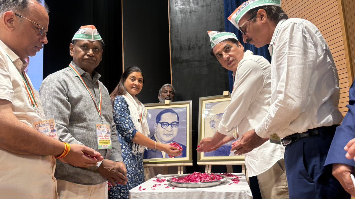 kkc_india's tweet photo. मज़दूर अधिकार बचाओ सम्मेलन – KKC

अभी-अभी @INCDelhi के अध्यक्ष @devendrayadvinc जी सम्मेलन में शामिल हुए।

उनकी उपस्थिति से सम्मेलन को और अधिक मजबूती मिली है। कार्यकर्ताओं में नया जोश और ऊर्जा देखने को मिल रही है, साथ ही मज़दूर अधिकारों की लड़ाई को और तेज़ करने का संकल्प भी मजबूत हुआ है।