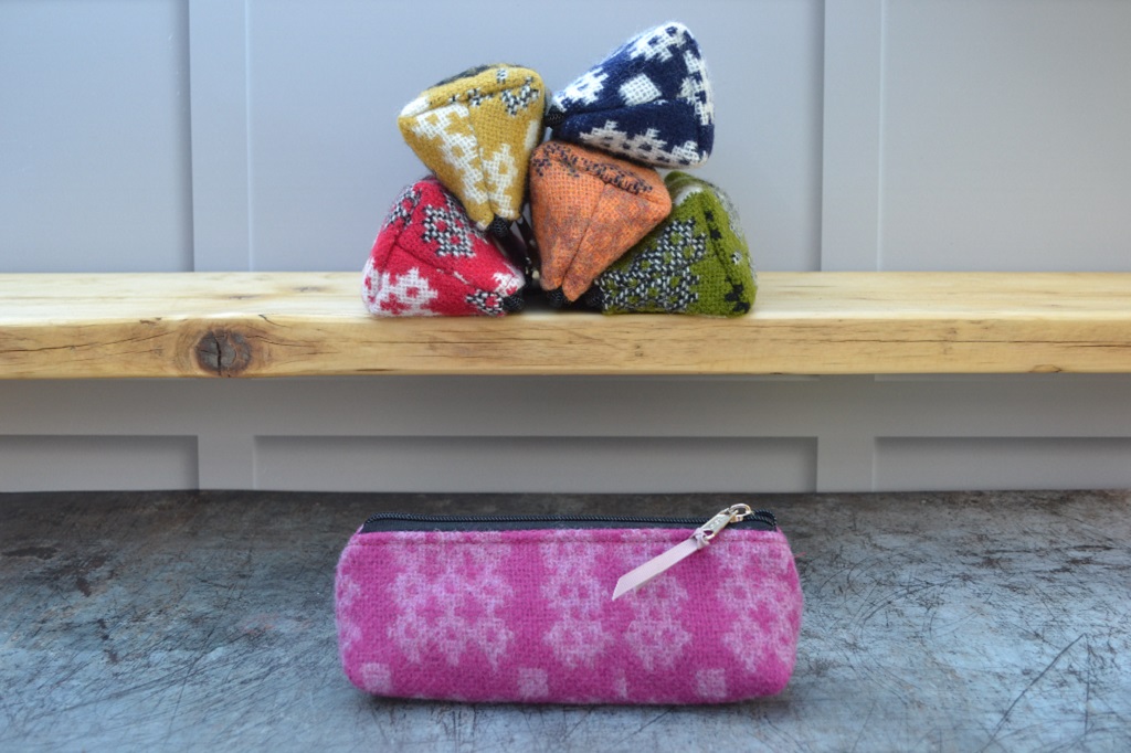 TirGlasCymru's tweet photo. Welsh Blanket in pure new UK wool
- Named Ynys Môn (the island of Anglesey)
- Fully reversible blanket
- Caernarfon Portcullis pattern
https://t.co/Xbuuio9ywf
#MHHSBD #welshblankets https://t.co/2fv55kb2PD