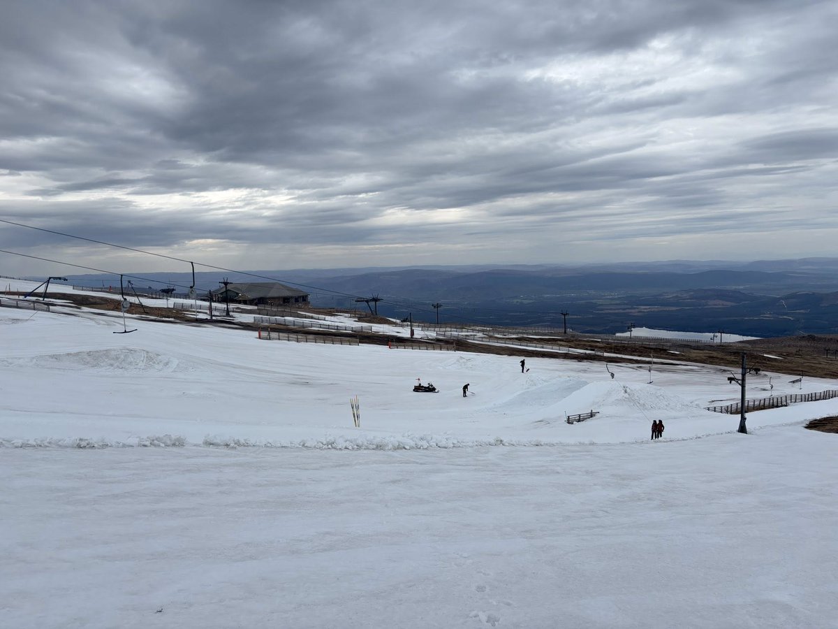 Snow Forecast.com tweet media