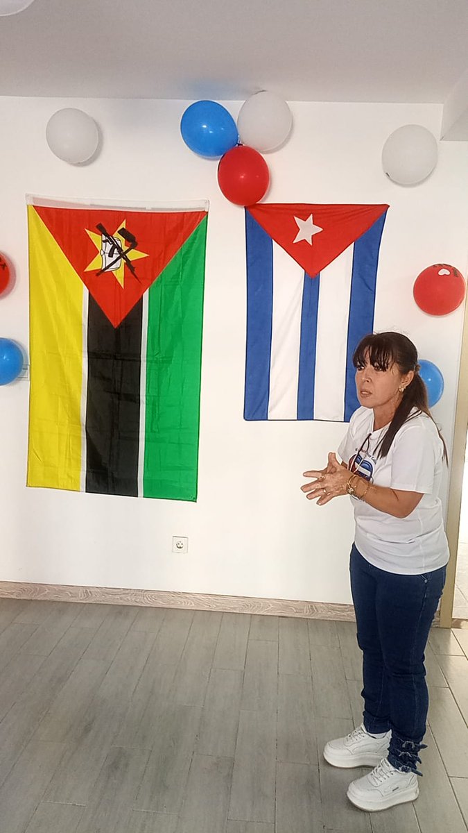 BMCMzZimpeto's tweet photo. Este 1ro de Mayo celebramos a cada médico cubano que, a 10 mil km de casa, hace de su consulta una trinchera de dignidad. Con ciencia y amor, la *Brigada Médica de Zimpeto* construye un mundo más sano. ¡Muchas felicidades! 
Nos encontramos este 1ro 
❤️🇨🇺💯
 #LaPatriaSeDefiende https://t.co/D9bgBELQNS