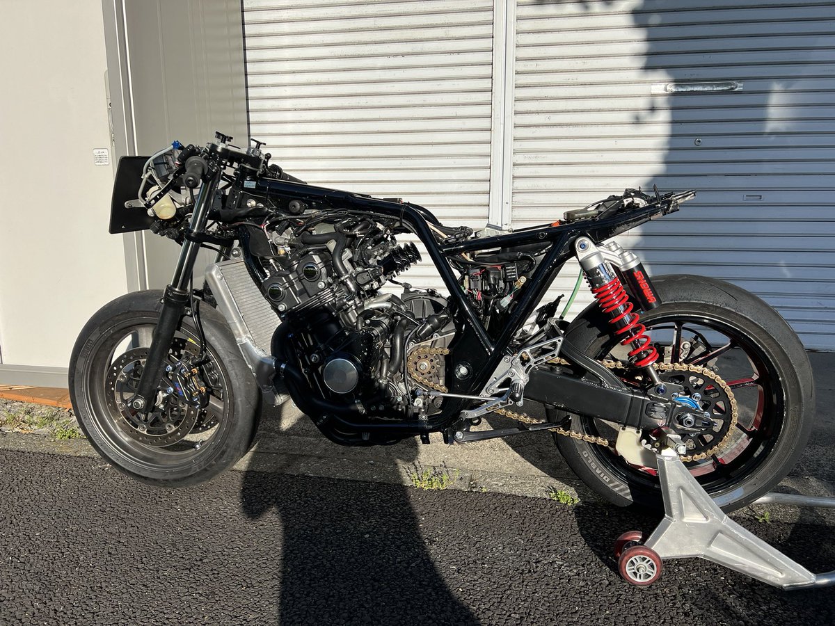 qtBbit_'s tweet photo. ミニコース用にCBをレーサー化します

それとNC31の��キパイってポン付け出来るんだね https://t.co/LnfgbAwUuF