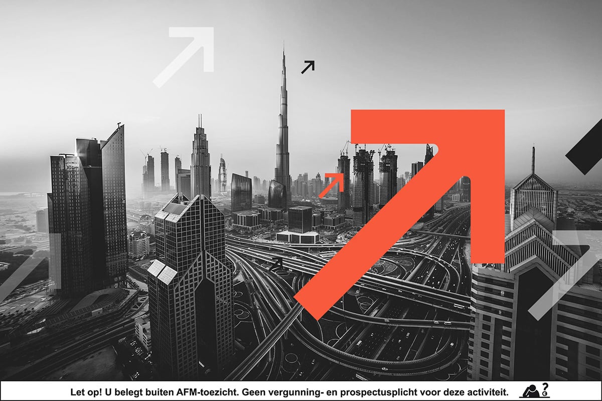 GiniCapitalNL's tweet photo. Vandaag stapt de VAE uit OPEC. Na 59 jaar.

De meeste analyses gaan over één ding: de pompprijs. Logisch, want dat is wat lezers raakt. Maar het echte verhaal zit een laag dieper.

Drie observaties die in het nieuws onderbelicht blijven.

1. OPEC verliest niet zomaar een lid. Het verliest zijn op één na grootste producent, goed voor 11 procent van de productie. Saoedi-Arabië houdt het kartel in zijn eentje overeind. Dat is geen positie waarin je structureel discipline afdwingt.
2. De VAE heeft de capaciteit om 5 miljoen vaten per dag op te pompen, en deed er 3. Het verschil staat nu op tafel. Niet morgen, want Hormuz blokkeert de export. Wel zodra die situatie kantelt.
3. En dit is wat ons opvalt. Een minder voorspelbare oliemarkt raakt niet alleen wie olie bezit. Het raakt iedereen die afhankelijk is van energie. Dus ook AI-datacenters, blockchain, hoogspanningsnetwerken, koeling. De digitale economie draait op stroom, en stroom heeft een input-prijs.

Wie de afgelopen jaren energie als saai thema heeft afgeschreven, krijgt de komende jaren een herkansing om dat opnieuw te bekijken.

Volg de link in de comments voor meer informatie hierover.