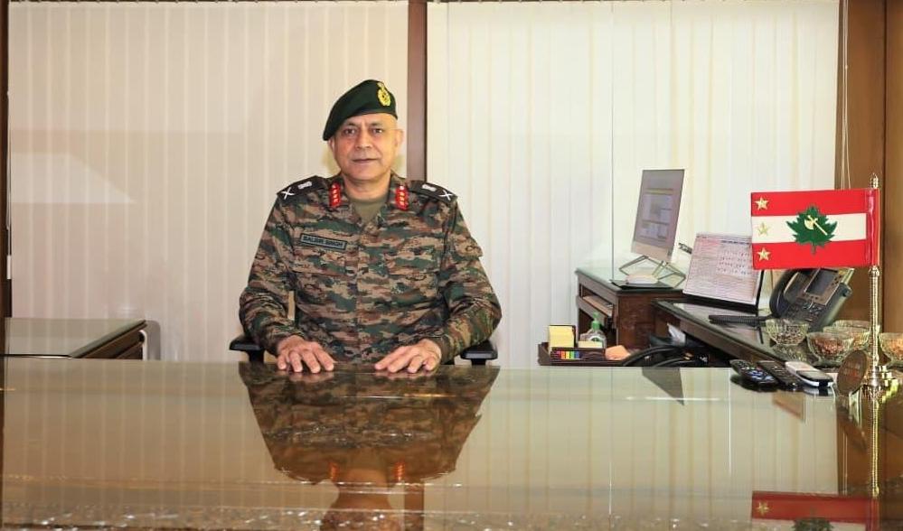 rohil_bashir's tweet photo. Highly decorated  &amp; battle hardened officer withn an experience of 34 years Lt Gen Balbir singh assumed the srinagar based 15 corps as GOC 15 corps commander, he took over from Lt Gen prashant Shrivastava. @SudarshanNewsTV @ChinarcorpsIA @adgpi https://t.co/GgV8epWaTU