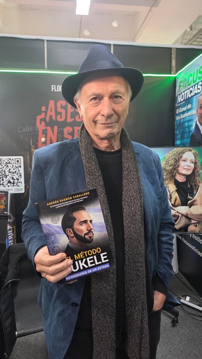 EL MÉTODO BUKELE' sigue abriéndose paso entre los grandes analistas. Gracias a Ángel Becassino por llevarse un ejemplar para sumar a su lectura crítica. El debate sobre poder y seguridad sigue más vivo que nunca.
Nos vemos en la FILBO: Pabellón 8, Stand 224. #filbo