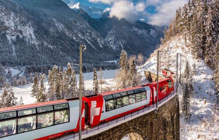 Nawal4Eve's tweet image. Some of the world’s most beautiful train journeys pass through snow-covered mountains, quiet villages, and breathtaking valleys that turn travel into pure magic. #Travel #TrainJourney #Adventure #Wanderlust