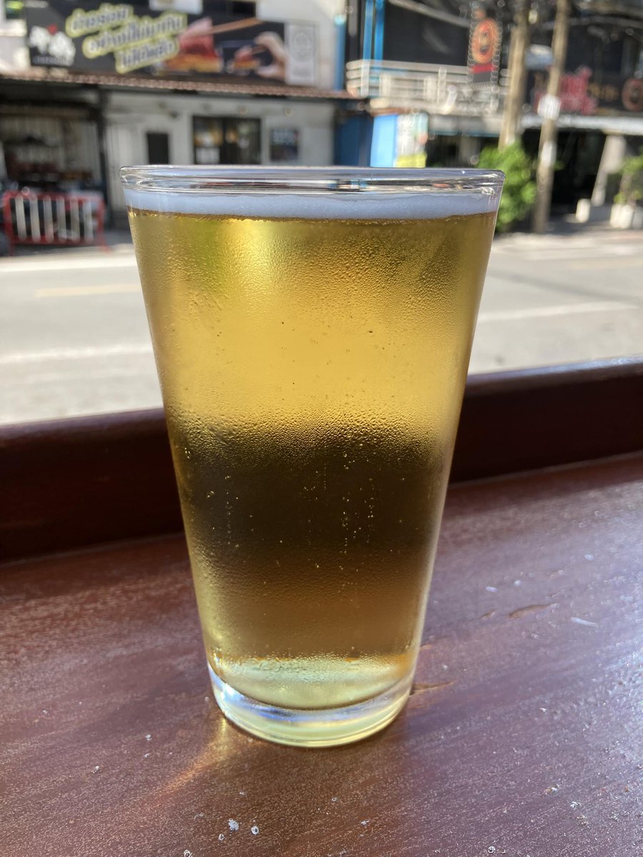 churchillsBKK's tweet image. Cold pints of LEO at 100B for happy hour on the terrace this long holiday weekend.  Singha how on tap also so no better excuse.

Kitchen serving pub grub all day.

📍Opposite Grande Centre Point Sukhumvit

#Thonglor #ThonglorBangkok #Bangkok  #HappyHour #VisitBangkok #Sukhumvit