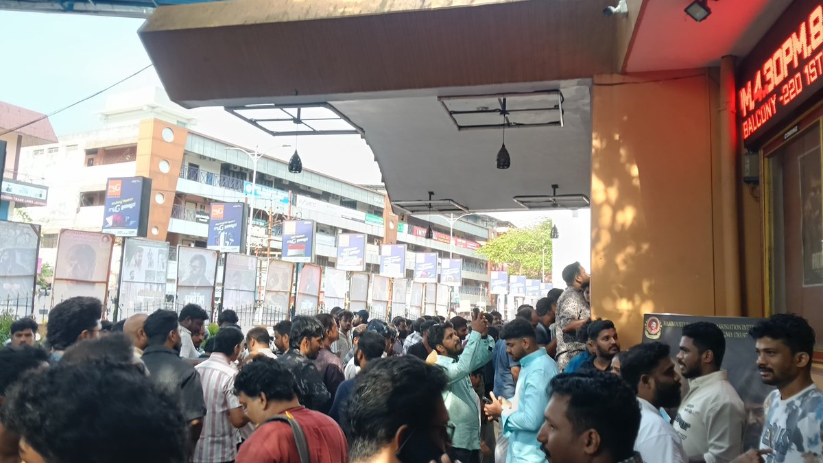 mfwaikerala's tweet image. #Patriot #Day1 1:15pm show rush at calicut apsara