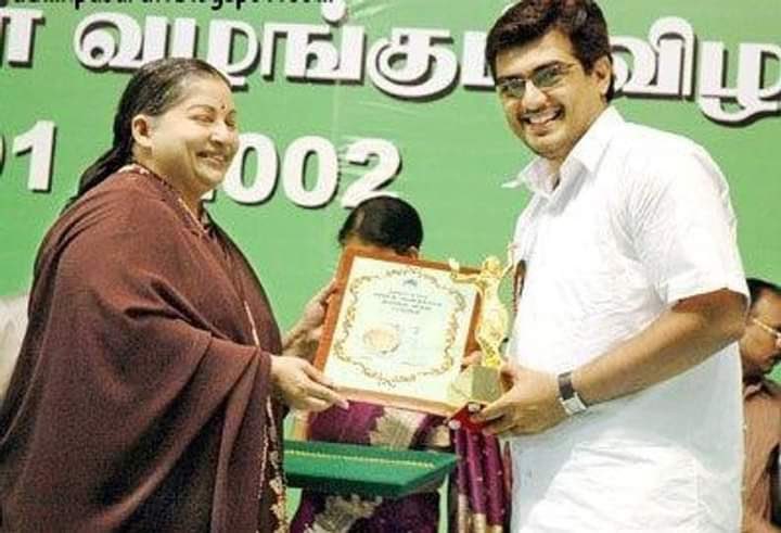 தன்‌ ரசிகர்கள் எல்லை மீறும் போது  கண்டிப்பதும்-அதே ரசிகர்கள் அன்பு காட்டும் போது அவர்களை அரவணைப்பதும் என சிறந்த நடிகனாகவும்- நல்ல மனிதனாகவும் தன்னை எப்போதும் வைத்து கொள்ளும் சகோதரர் அஜித் அவர்களுக்கு பிறந்தநாள் நல்வாழ்த்துக்கள்!

புரட்சித்தலைவி அம்மாவின் Good Book-ல்