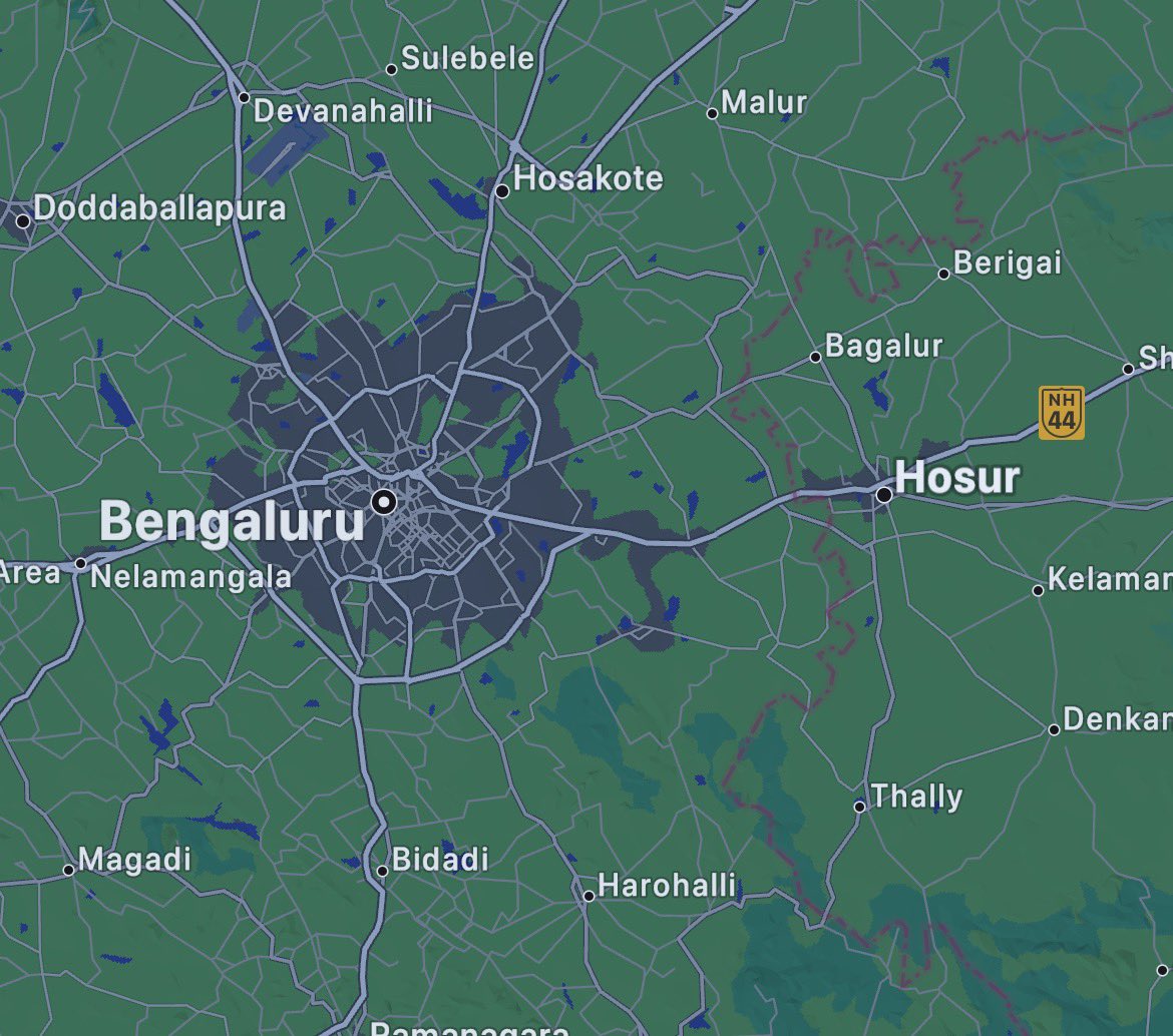 theurbanismguy's tweet image. Bengaluru and Hosur should be planned and evolve together. 

They don’t compete with each other. Very clear specialisations. 

Bengaluru -&amp;gt; more knowledge intensive services. 
Hosur -&amp;gt; mid-high tech manufacturing. 

If only we had functional metropolitan governance.