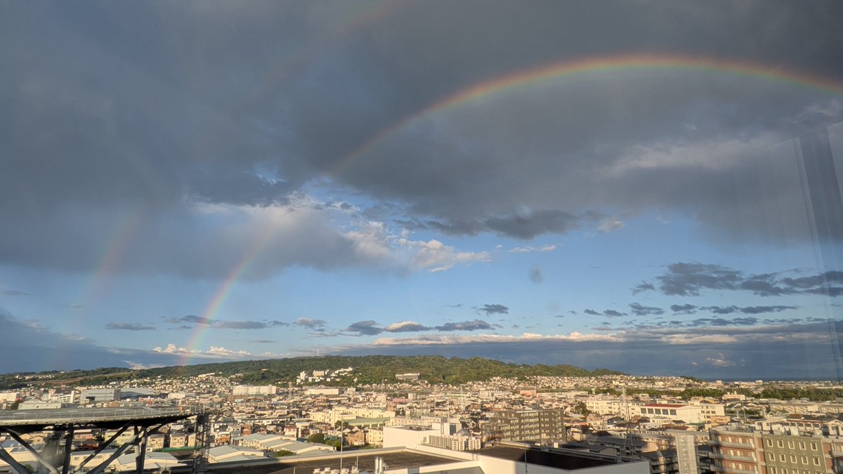 sbs_shinya's tweet photo. 現在、静岡市では虹がくっきりと見えています https://t.co/NXJHTKZx8E