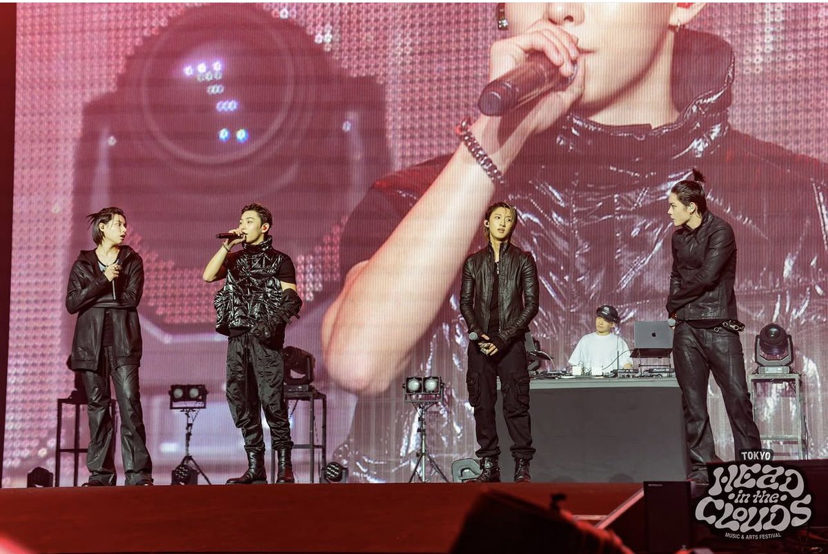 cc__noona's tweet photo. HEAD IN THE CLOUDS Tokyo
DAY2 - LIVE PHOTO

#LNGSHOT #JAYPARK #롱샷 
#hitctokyo https://t.co/mtjwNgfmfR