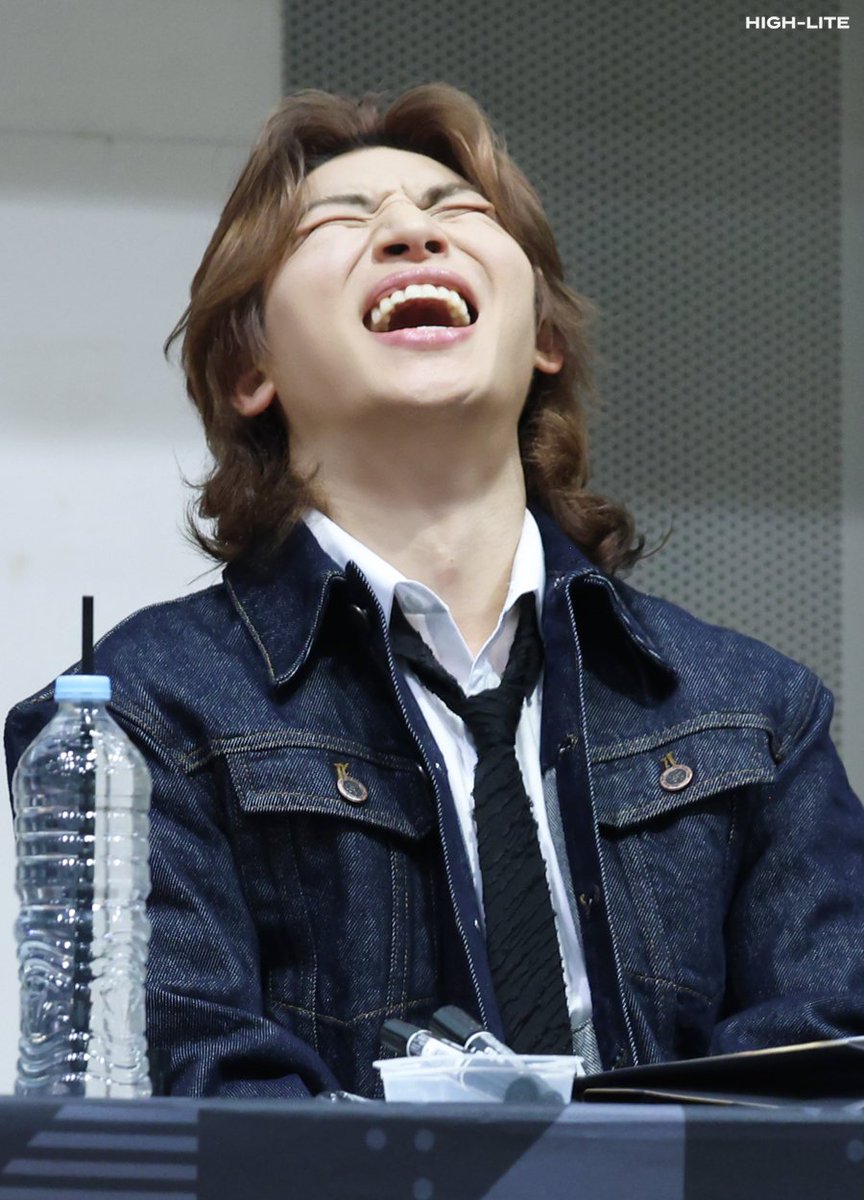 High__Lite's tweet image. 260429 XIMU Special Event 2부

청청 왕자님 오셨습니다👑💙

#대성 #DAESUNG #DLITE #テソン #XIMU

@d_lable