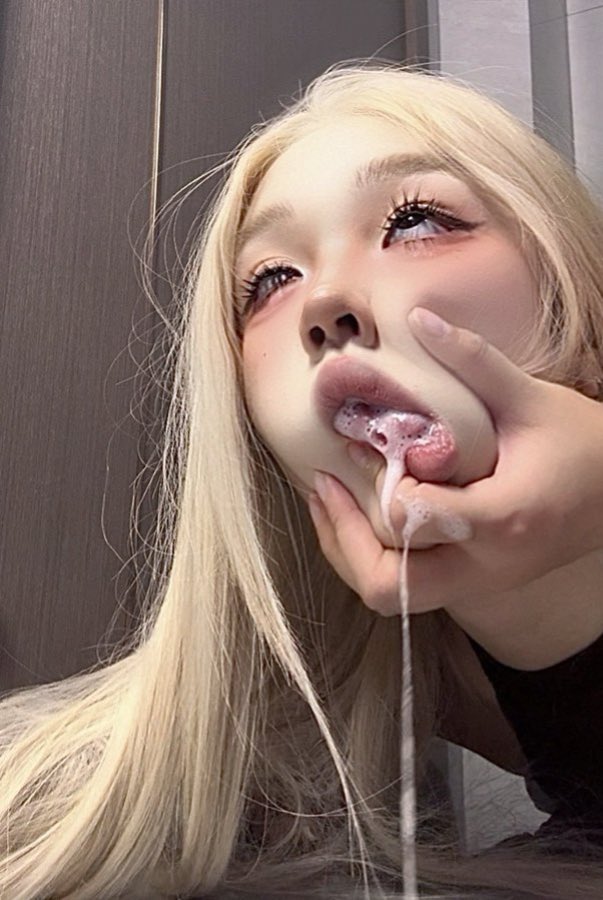 Hyyy5c's tweet photo. 男人们都喜欢下贱的女人 我越表现的下贱他们欲望越强��� 满足我虚荣心的同时也会满足我的欲望 看似高高在上 实则也是我的玩具 就这样越来越下贱叭～被欲望吞噬展露自己最真实的一面～我爱死这种感觉了❤️‍🔥
#母狗 #性奴 #调教 #SM https://t.co/Sxsjk6Y6W8