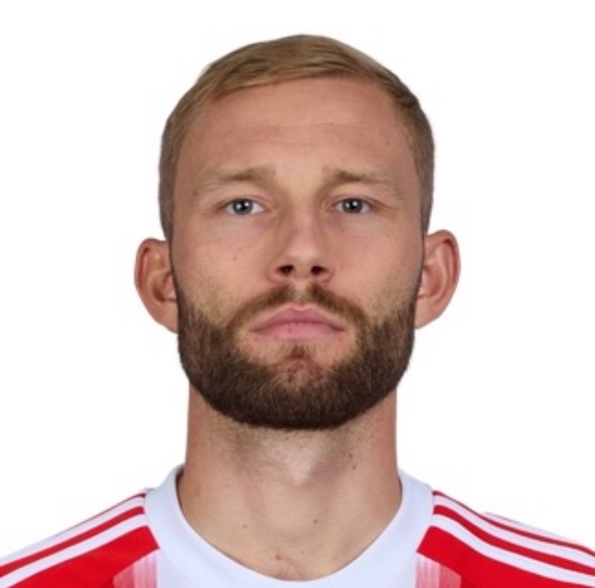 HTD3432's tweet photo. Mich interessiert ja immer, was Fußballer ficken würden, wenn sie einen „normalen“ Beruf hätten 😅 Konrad Laimer als Bürokaufmann zum Beispiel https://t.co/b0pbNY8ZCW