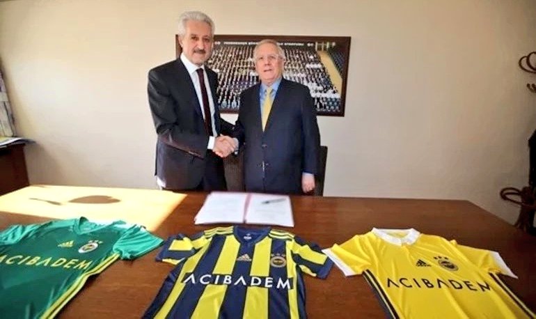 YANAR DÖNERLER 🔥

“Mehmet Ali Aydınlar, gel kulübü kurtar… Kimse destek olmuyor, sponsor ol, elini taşın altına koy.”

İşlerine gelmeyince:

“Ben buradayken sen başkan olamazsın! 3 Temmuz’u unutmadık, Fenerbahçe’yi sana bırakmayız.”
