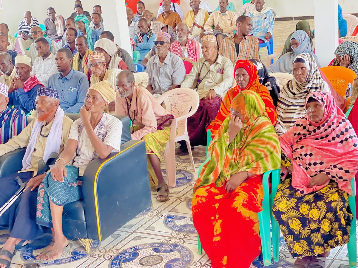 AnasirGaras's tweet photo. Submission of the Report on Findings from the Communities of Raso District &amp;Magaloqansax k/l Regarding the R-M Road Project (Lot 1). This project, funded by the World Bank, is carrying out important development works in the Somali Region, playing a major role in strengthening. https://t.co/yoHrC3Ql0K