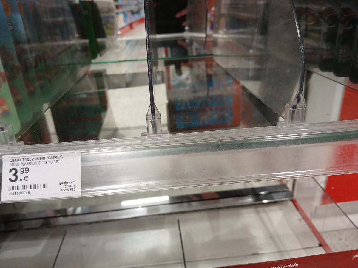 Brom_7's tweet image. Yesterday (30.04) at the store. Three rows for the new cmf series, all empty. Asked the employee, they just aren't allowed to sell before release. 
The catch: 01.05. is a public holiday in Germany, so I'll have to wait until tomorrow. 🤪
#legoninjago
#afol