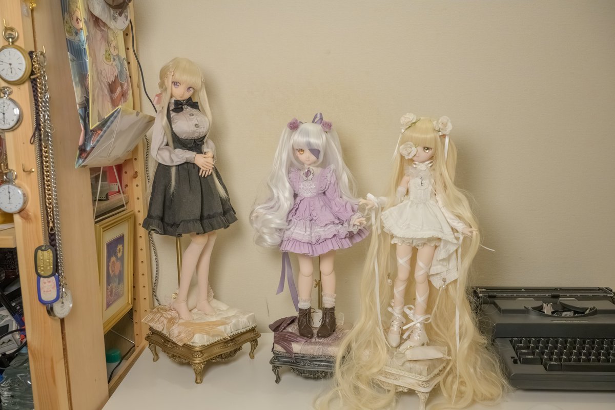 koenig320a's tweet photo. 忘れたころにやってくるドール用品、妹氏が去年の10月くらいに買ったドールスタンドが到着 https://t.co/Wqb0vAYpn8