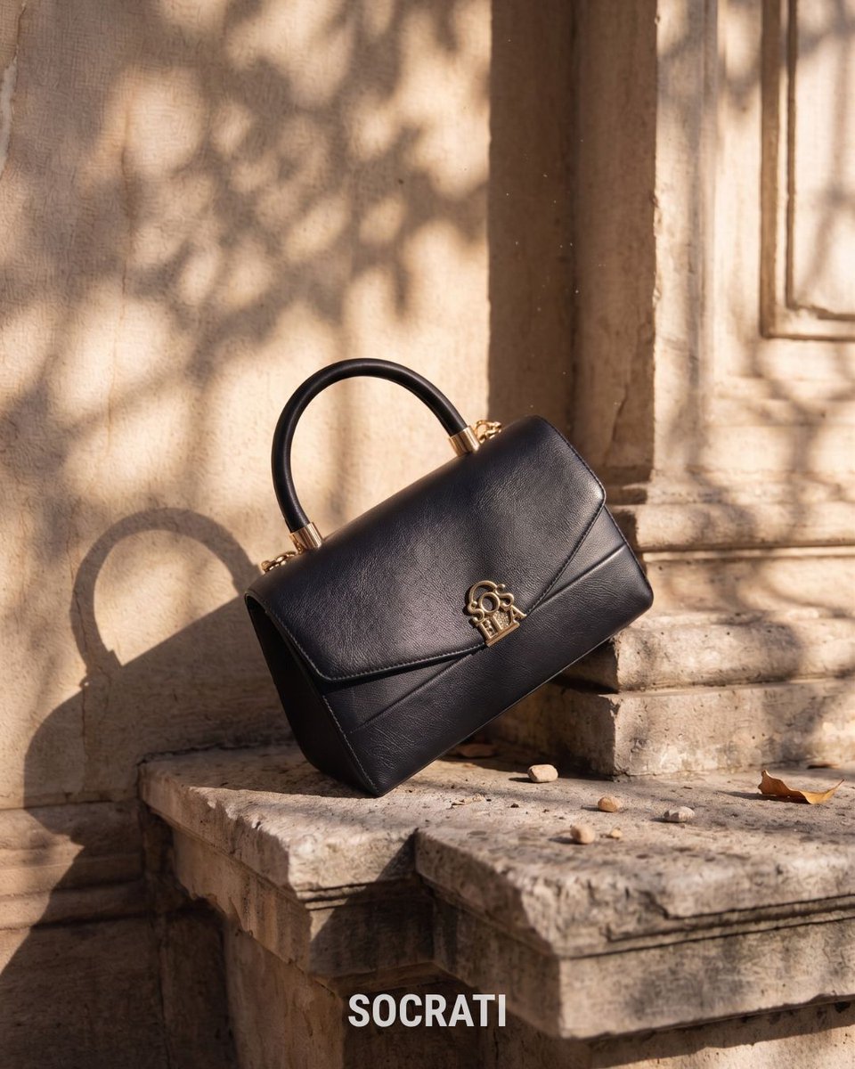 OceansMallSA's tweet image. Carried with ease, styled with intention.

A black leather bag that moves effortlessly from day to night, adding a refined touch without trying too hard.

—
#BlackLeatherBag #ModernStyle #EverydayEssential #EffortlessLook #OceansMall