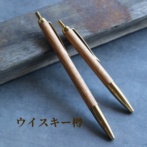 WoodTimeFactory's tweet photo. 本日の削りたて。
ウイスキー樽 、伊勢市産ヒノキ。
それぞれの時間を、そのまま書く道具に。
ミニサイズはM5手帳にぴったり。
GWのお出かけに、手帳時間を少し特別に。

#木軸 #文房具好き #システム手帳 #M5手帳 #伊勢市  #woodpen #handmadepen #whiskeybarrel #japanesecypress #stationerylover https://t.co/jav4BhpgCk