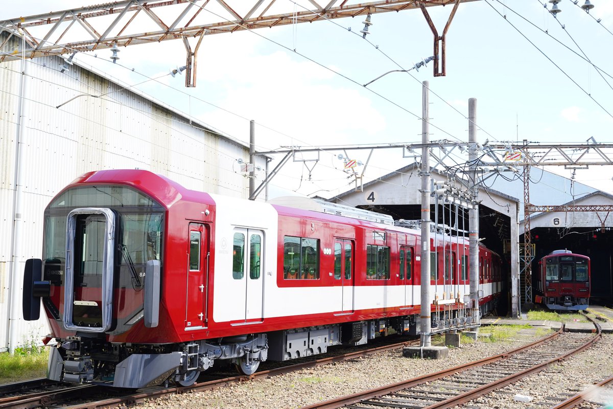 また、高安では奈良線用車両の8A系の第23番編成(8A423F)もいたので