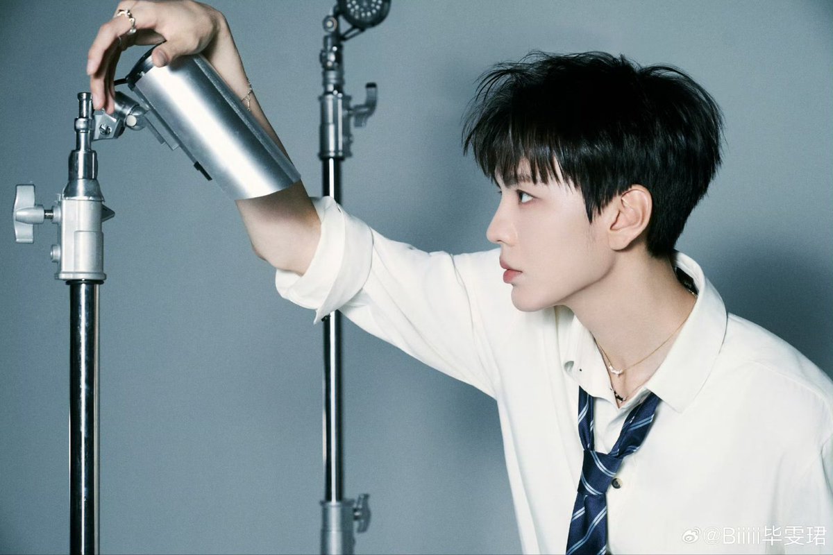 forbiwenjun's tweet photo. 260501 | Wenjun Weibo update (2/2)
🦈: 📞 See you soon!

#毕雯珺 #BiWenjun https://t.co/pca5rCgOEx