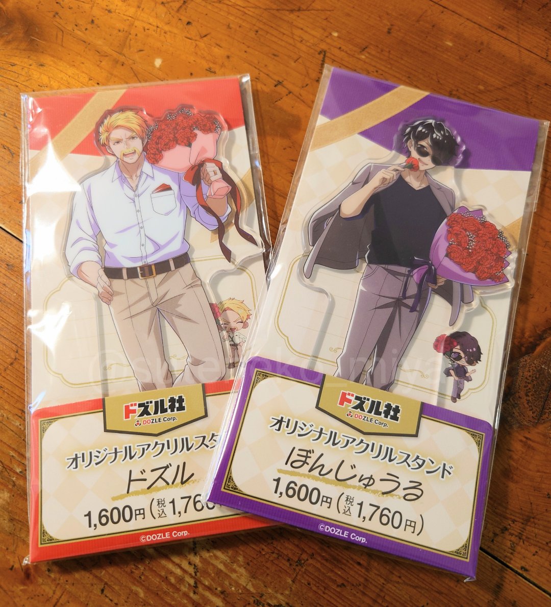 本日はアクスタと缶バッジ発売！ 会社近くには入荷がないので帰宅中に