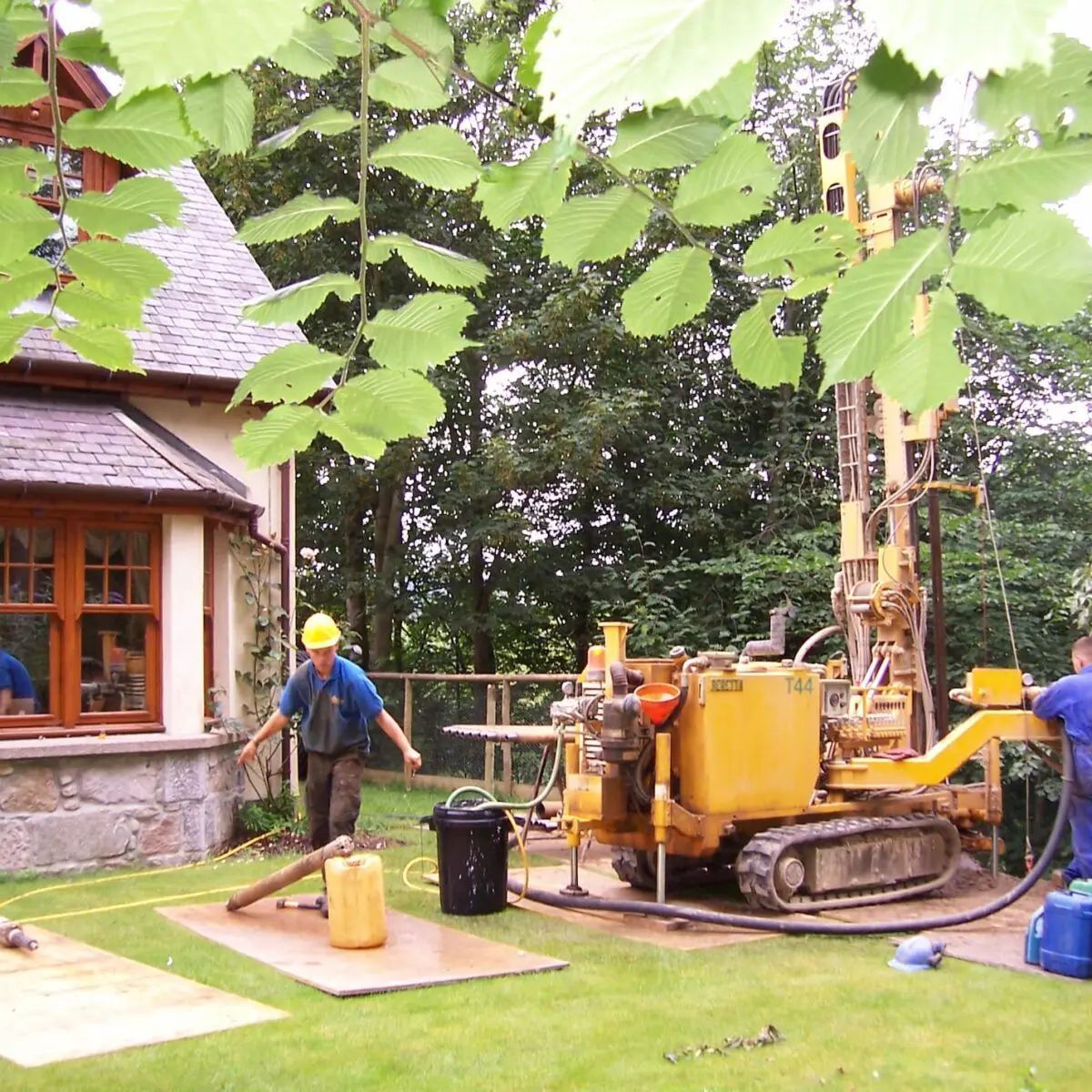 Geowarmth's tweet image. Before you install, you need to understand what’s beneath.

Thermal Response Testing gives precise, on-site data about how your ground absorbs and releases heat, helping design more efficient and reliable ground source systems.

#renewableenergy #heatpumps #groundsourceheatpump