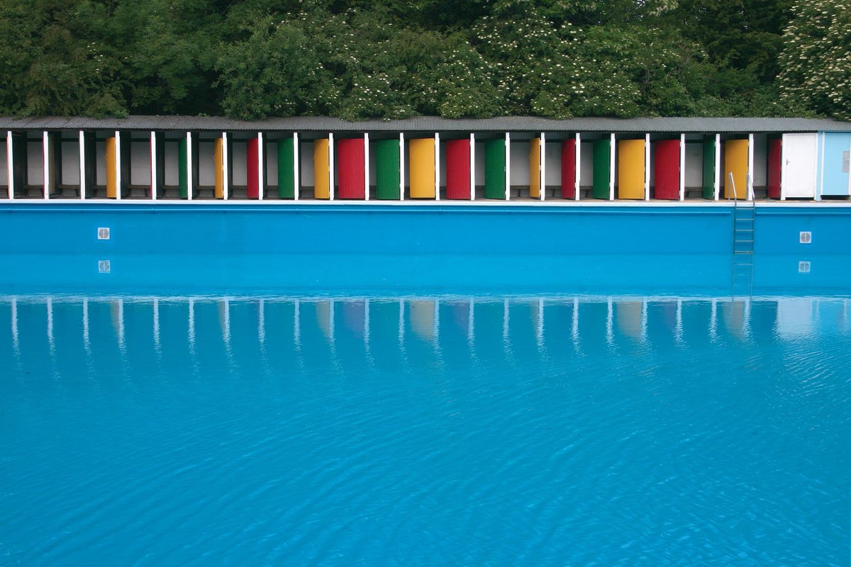 wandbc's tweet photo. Tooting Bec Lido re-opens for the summer season today, just in time for the warm weather 🌞

It’s time to grab your goggles and enjoy the UK's largest outdoor freshwater swimming pool. For opening times and bookings visit: https://t.co/182wPQcGgm https://t.co/Nsi29MEtqf