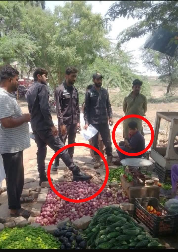 اس حرکت کی جتنی بھی مذمت کی جائے کم ہے۔ پنجاب پولیس کو چاہیے کہ ان لوگوں کو کچھ اخلاقیات سکھائے۔