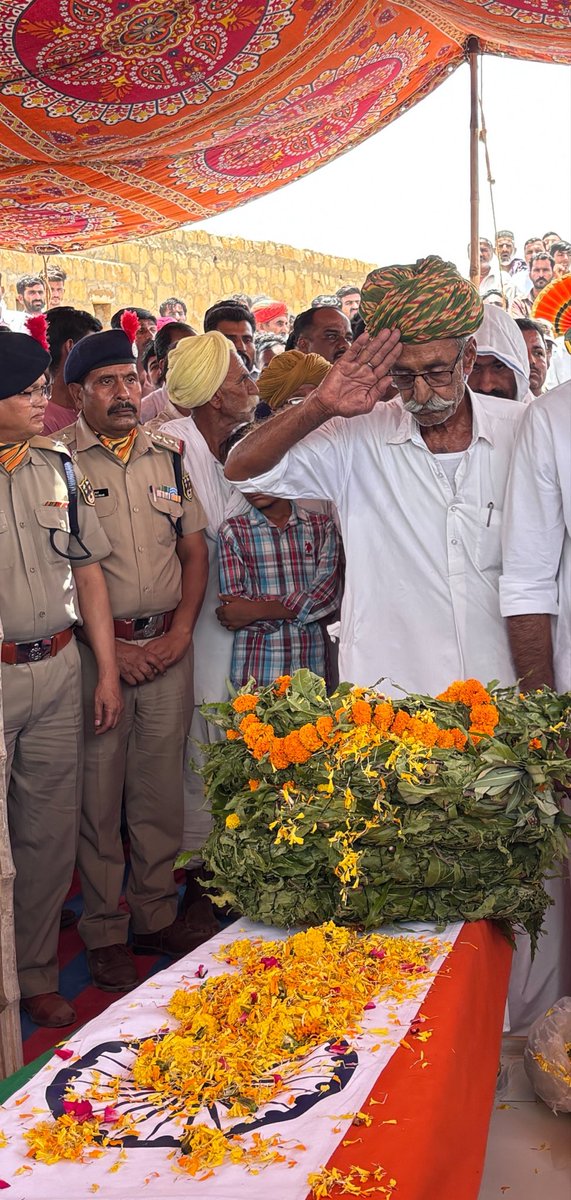 SarpanchAdbala's tweet photo. वीर सपूत, भारत माँ  के अमर शहीद विराट एवं पवित्र हृदय के धनी, #असिस्टेंट #कमांडेंट  (ITBP) आदरणीय श्री #रघुनाथसिंह जी # #भाटी #अड़बाला को हृदय से श्रद्धांजलि…🙏🏻🫡💐🇮🇳

#शहीद #रघुनाथसिंह #भाटी #अड़बाला
 
📍- #Adbala #Jaisalmer

@ITBP_official @AmitShah @HMOIndia @babulalsharma19 https://t.co/CtdMeAHPLU