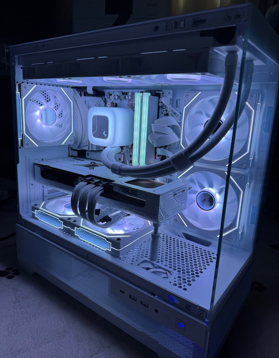 Ship7sore's tweet image. 簡易水冷取り付け完了〜✅☺️
deepcool  LE360 WH V2です😊
白でまとまって綺麗です〜☺️☺️☺️
#deepcool