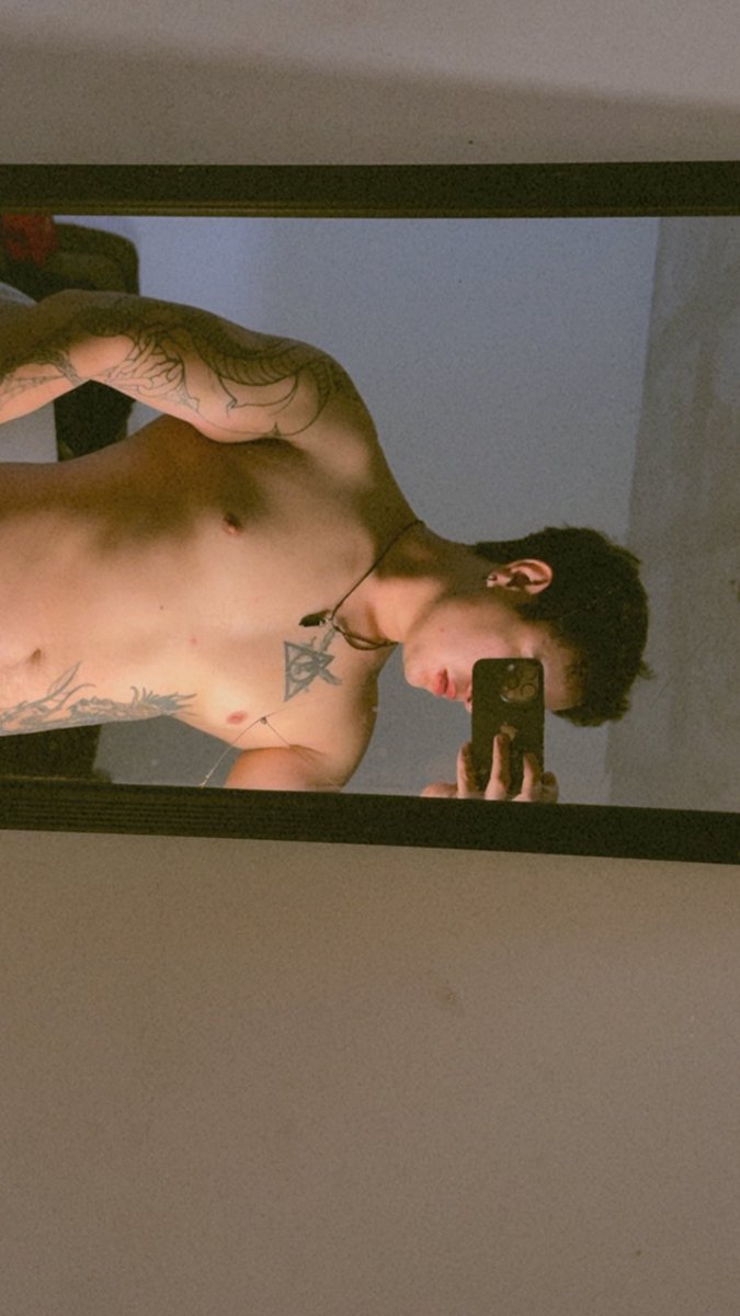 JesusS3550's tweet image. Seré la fantasía de alguna chica o pareja? 🔥🔥🤔🤔
Ustedes que dicen?😈
#cuu #onlyfans #single #cuckold