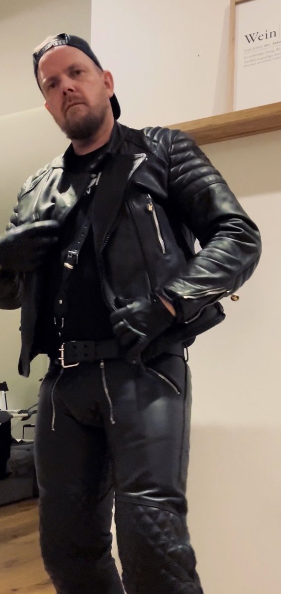 Chris2_Master's tweet image. You like all black ? 

#leather #master #slave